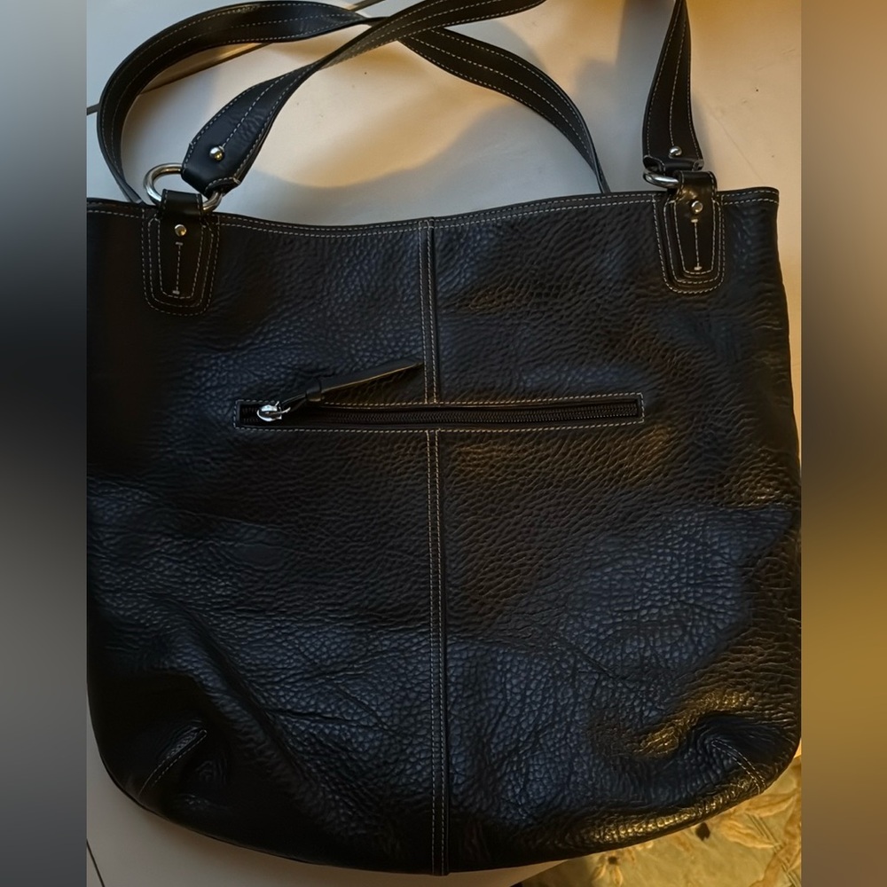 Levenger Black Shoulder Bag with Classic Structured Design